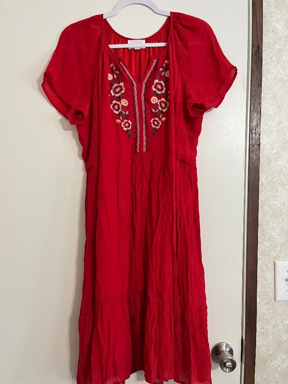 Red embroidered dress. Ladies XL